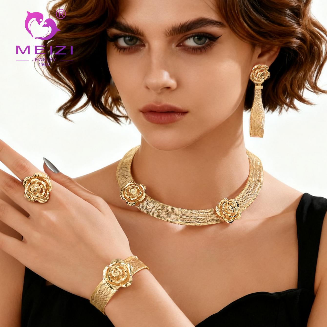 Rose-shaped jewelry set Rose-shaped jewelry set