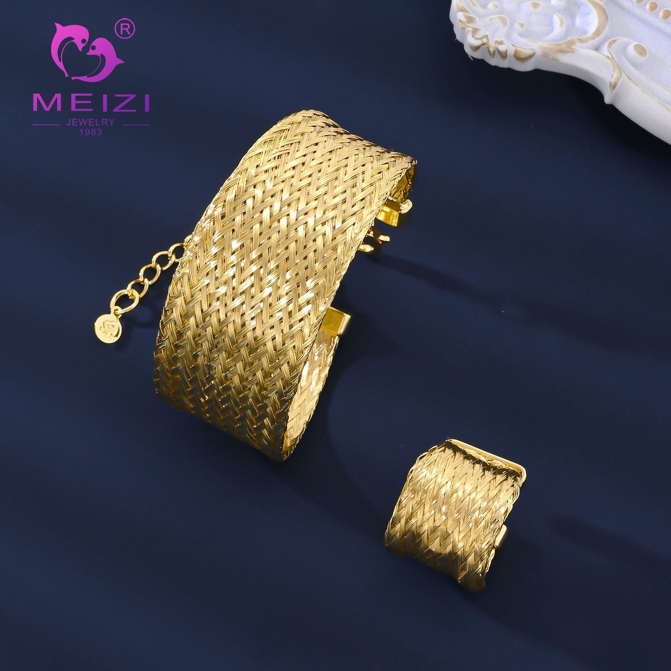 Vintage luxury high-end jewelry Vintage luxury high-end jewelry