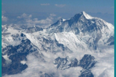 Сканер мочевого пузыря Каресоно измеряет объем мочевого пузыря на высоте 5000 метров над Эверестом.