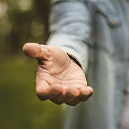 التعازي للأسر الفقيرة