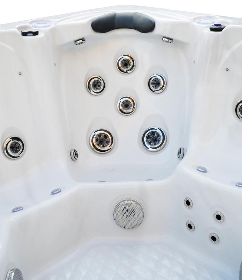 7 person backyard hot tub - 1105