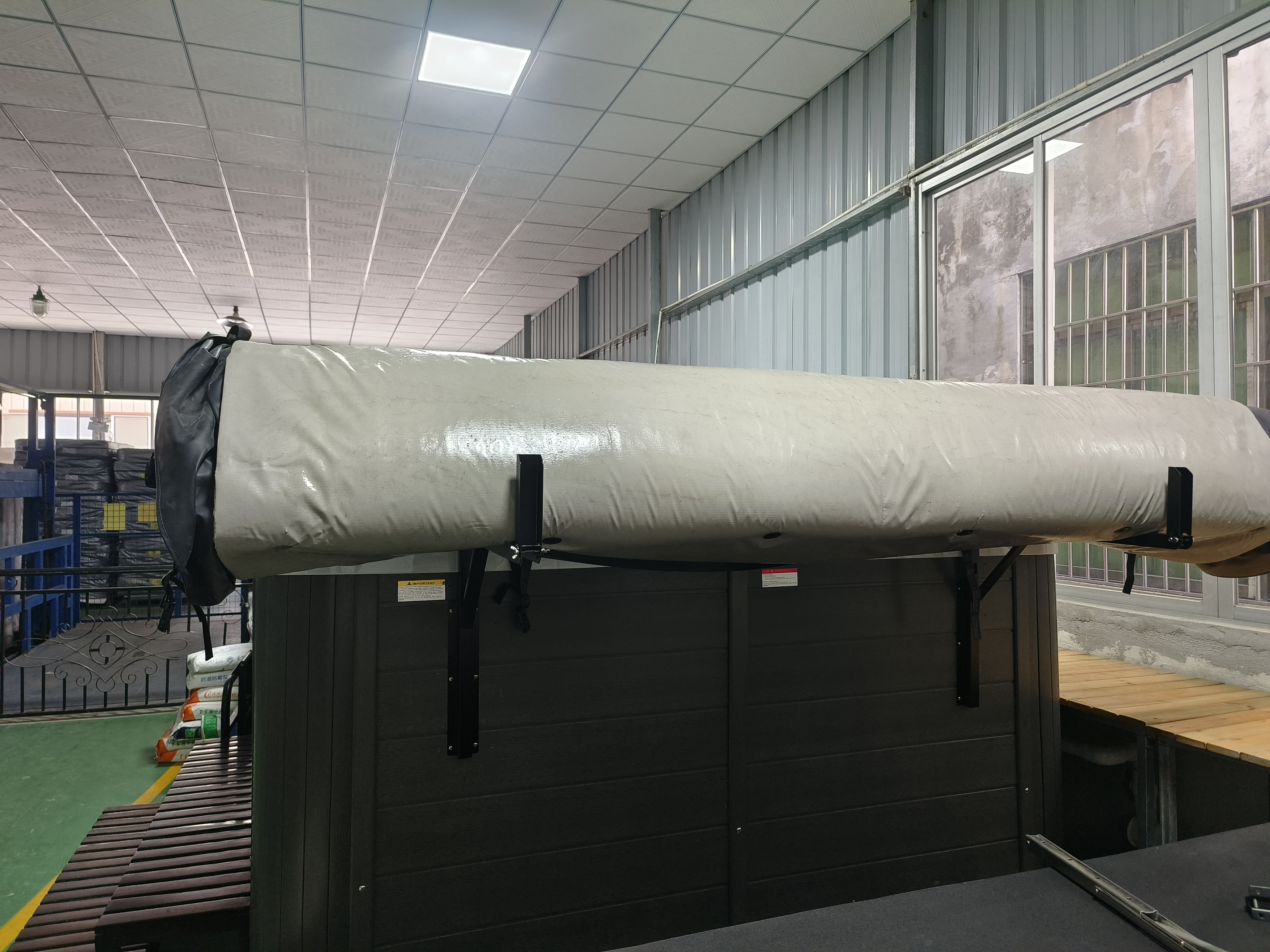 foldable cover lifter