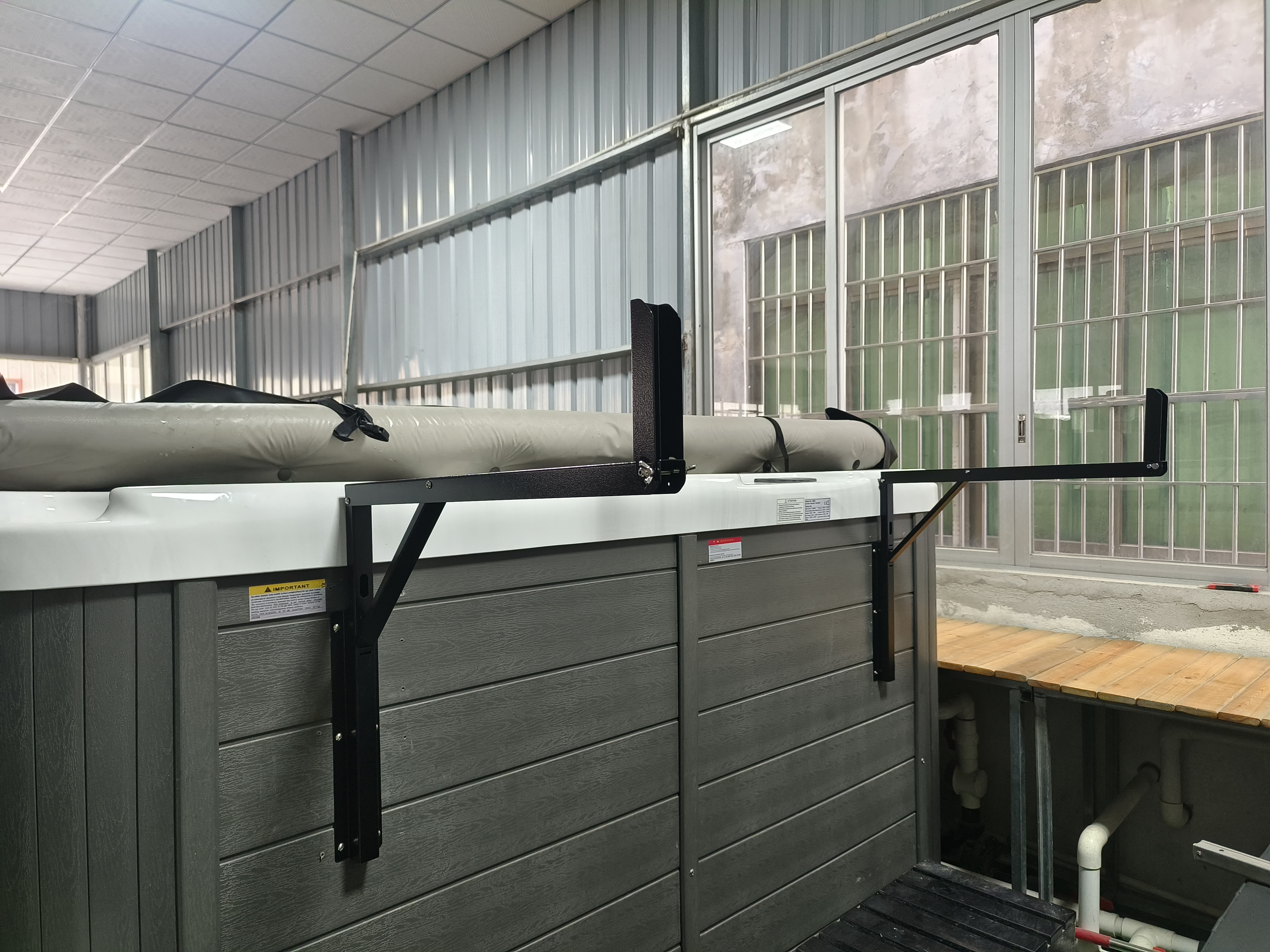 New foldable lifter for rollaway SPA cover New foldable lifter for rollaway SPA cover