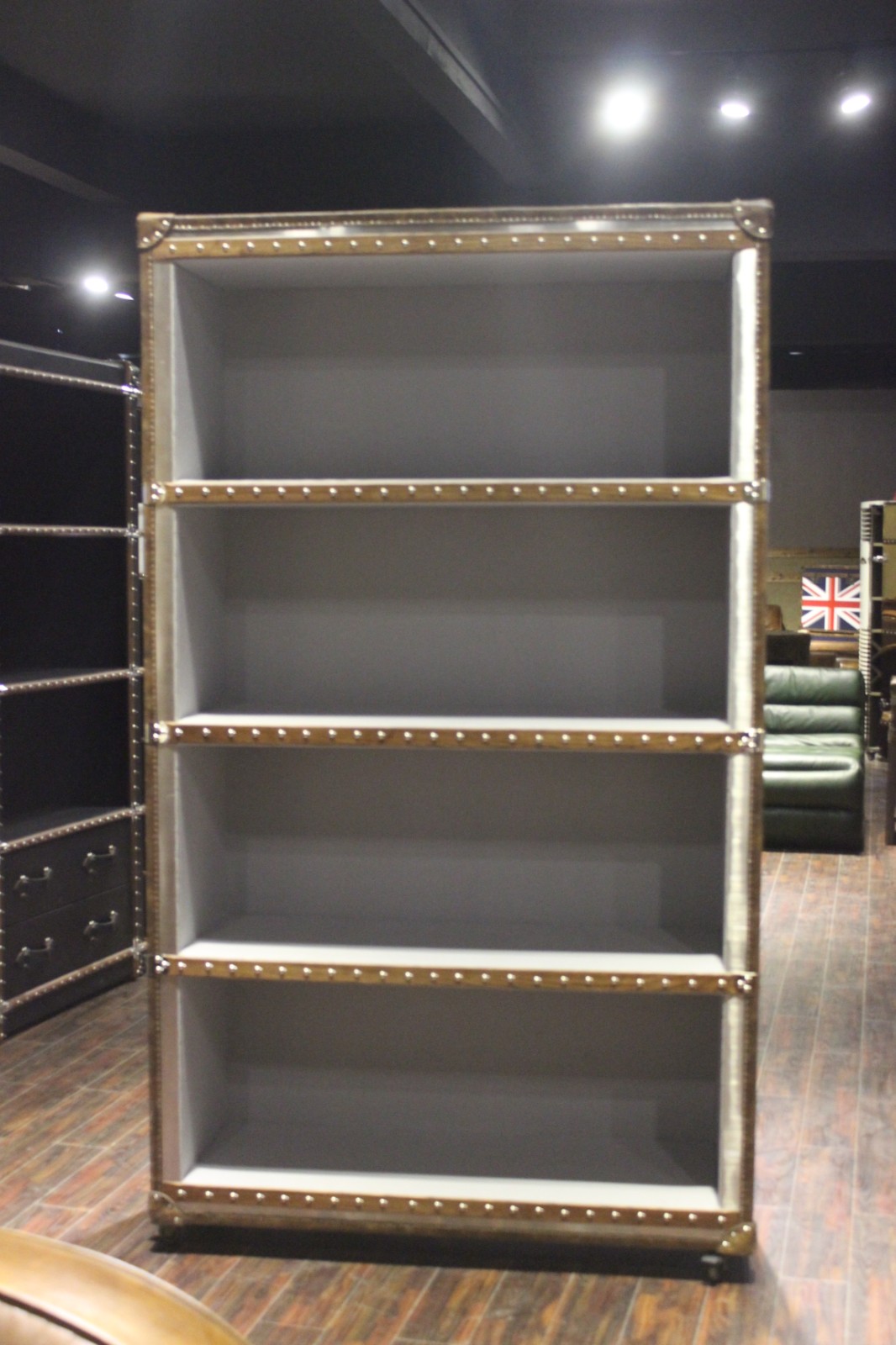 wall bookshelf