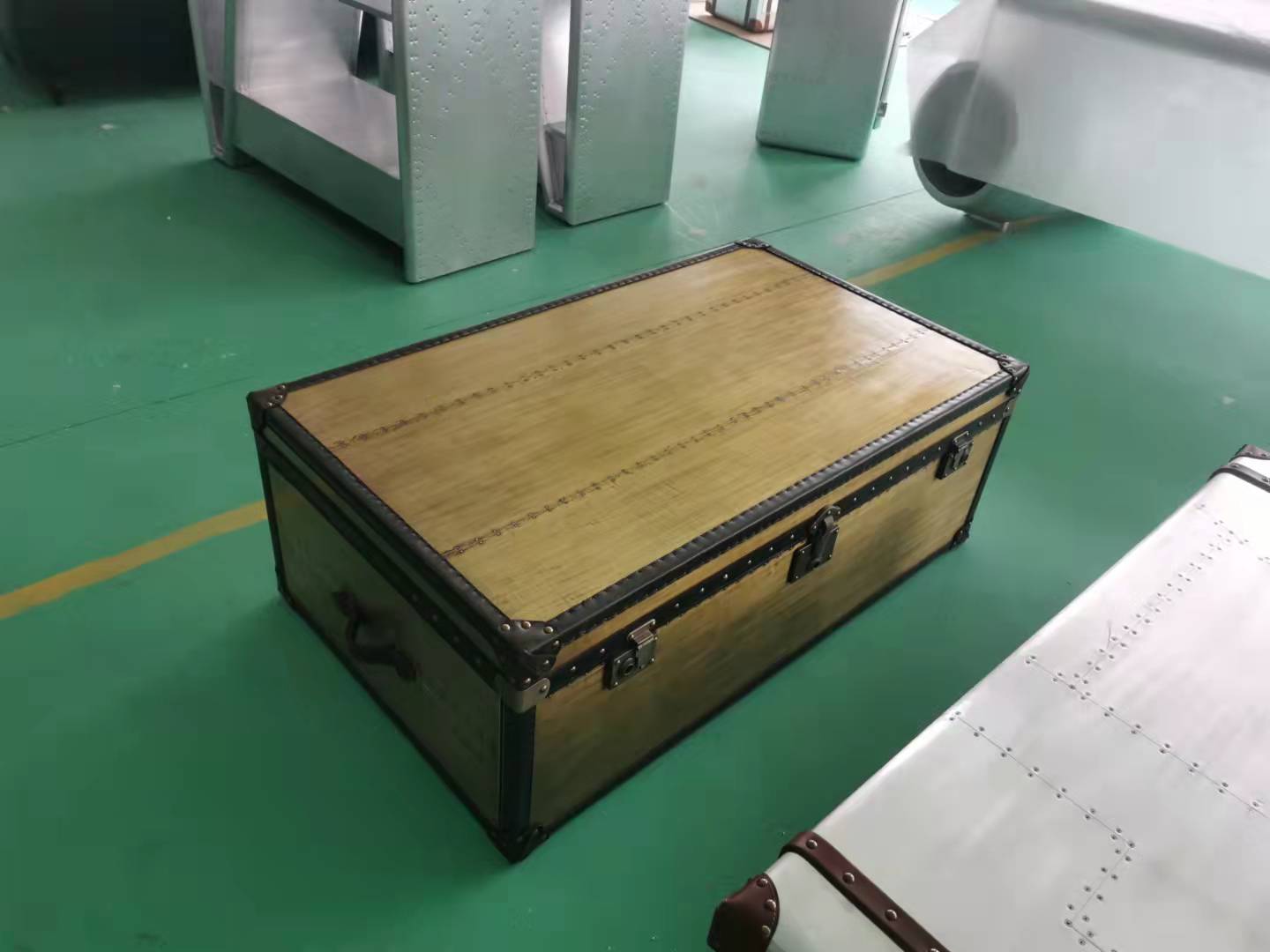 trunk coffee table with lift top