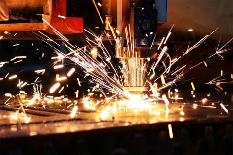 كيف يمكن تحسين مستوى عملية معالجة الصفائح المعدنية بشكل فعال؟