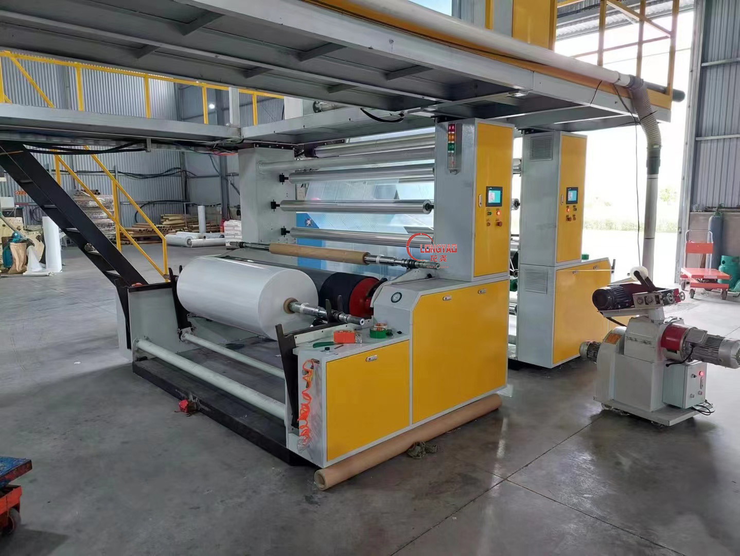 Machine de soufflage et d'extrusion de films plastiques pour films laminés