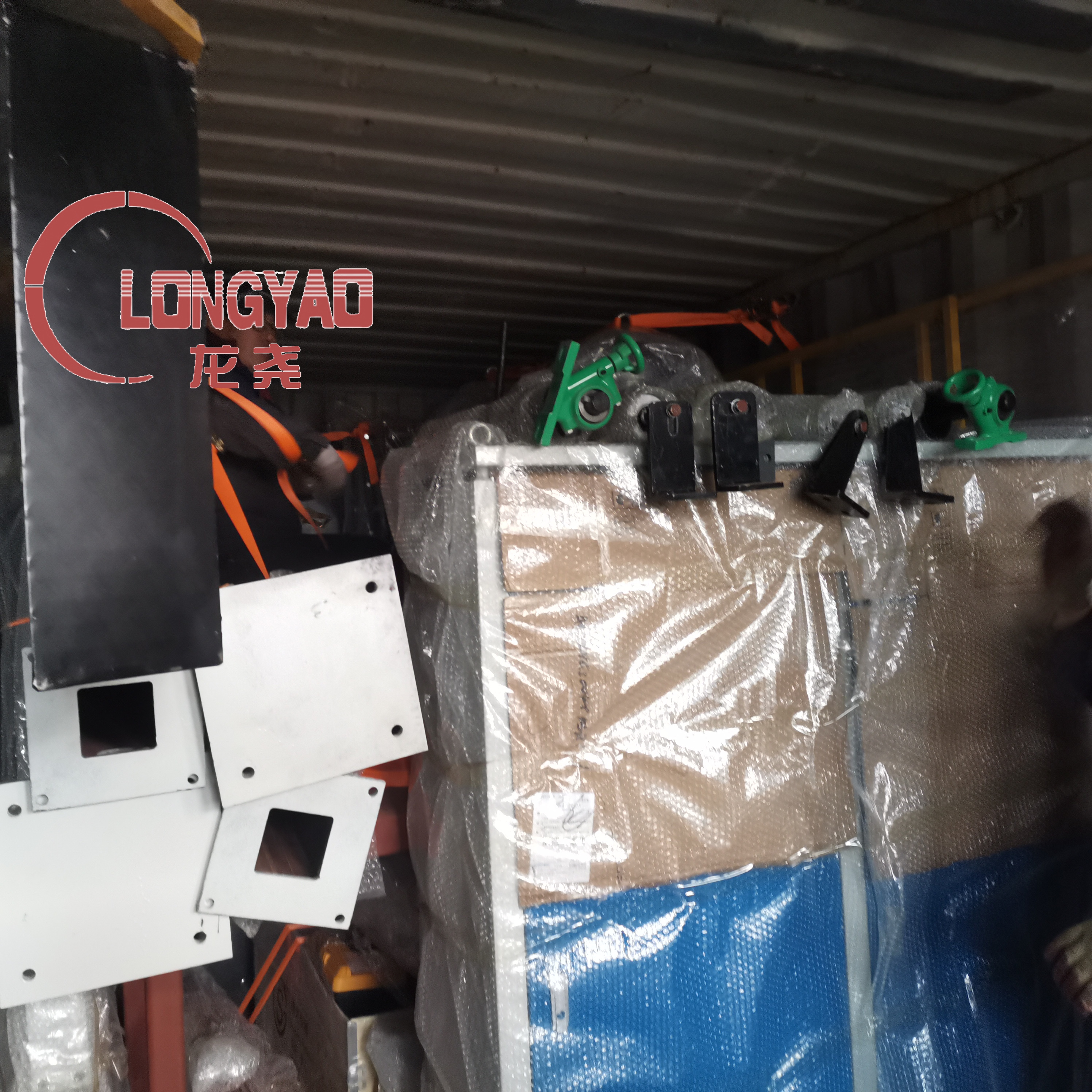 हंगरी को उपकरणों की डिलीवरी