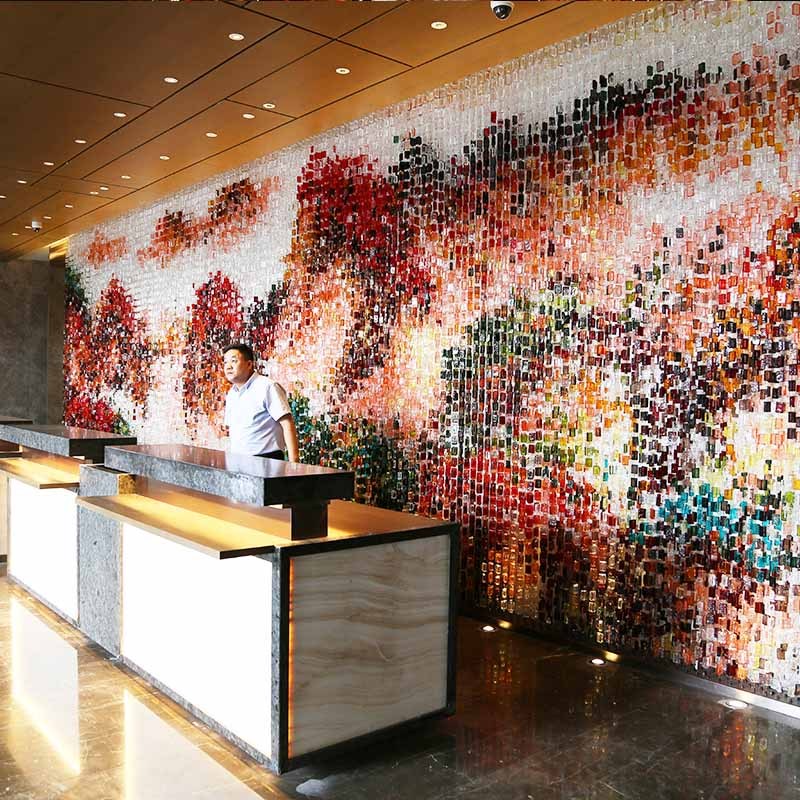 Großer kundenspezifischer Hintergrund aus Murano-Glas für die Hotellobby-Rezeption
