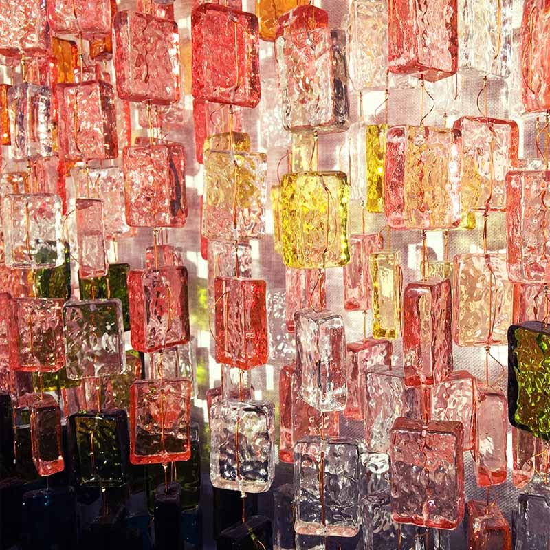 Großer kundenspezifischer Hintergrund aus Murano-Glas für die Hotellobby-Rezeption