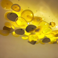 Lampadario a fiori in vetro soffiato per lobby dal design unico e personalizzato