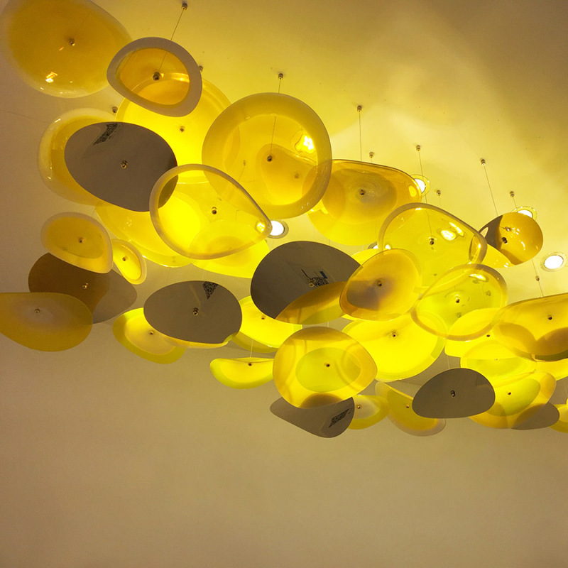 Lampadario a fiori in vetro soffiato per lobby dal design unico e personalizzato