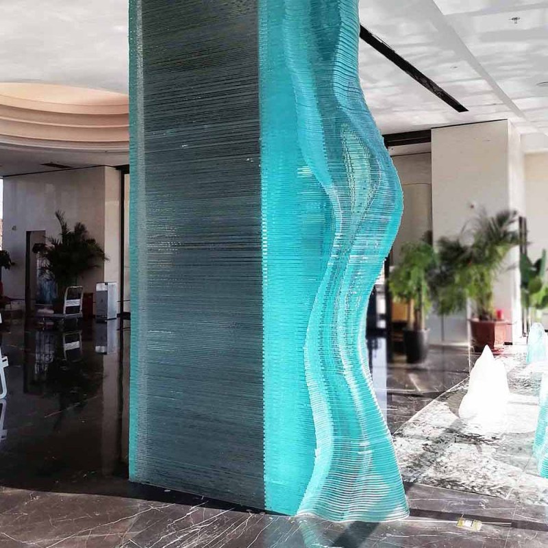 فن الزجاج شكل فريد من نوعه لتزيين الجدران والنحت الزجاجي