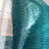 فن الزجاج شكل فريد من نوعه لتزيين الجدران والنحت الزجاجي