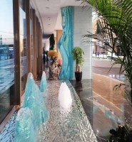 فن الزجاج شكل فريد من نوعه لتزيين الجدران والنحت الزجاجي