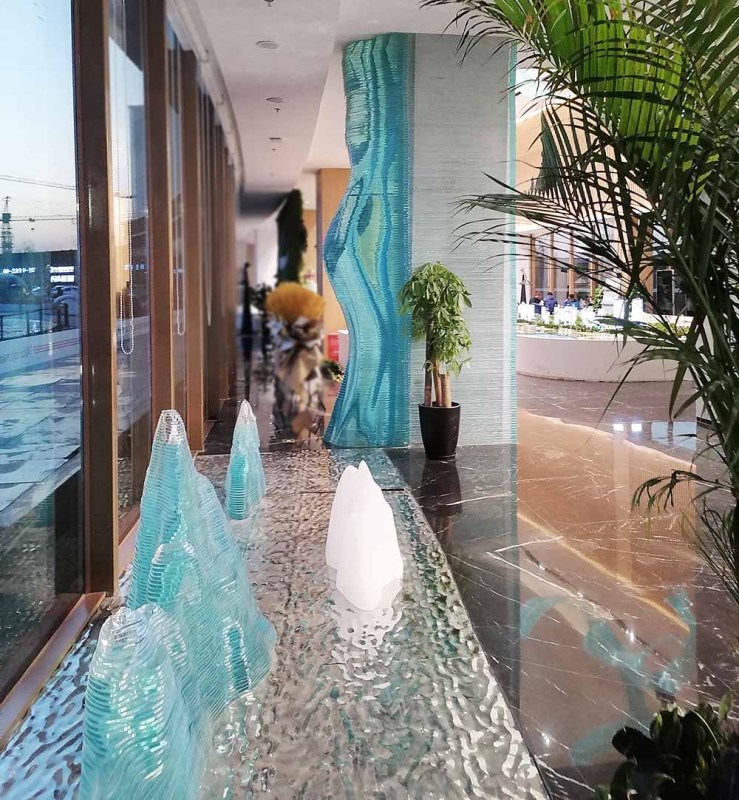 فن الزجاج شكل فريد من نوعه لتزيين الجدران والنحت الزجاجي