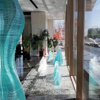 فن الزجاج شكل فريد من نوعه لتزيين الجدران والنحت الزجاجي