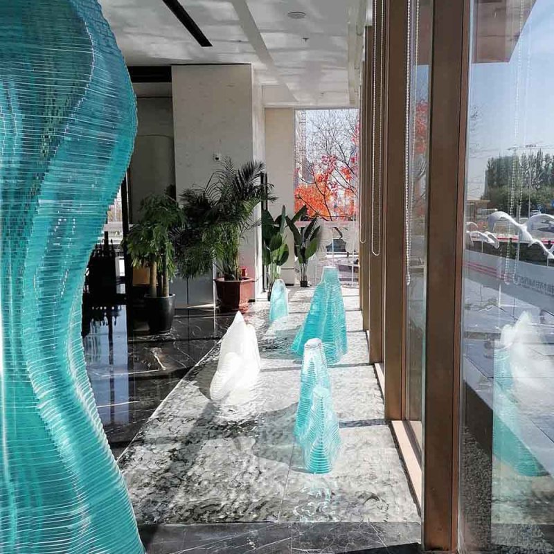 فن الزجاج شكل فريد من نوعه لتزيين الجدران والنحت الزجاجي