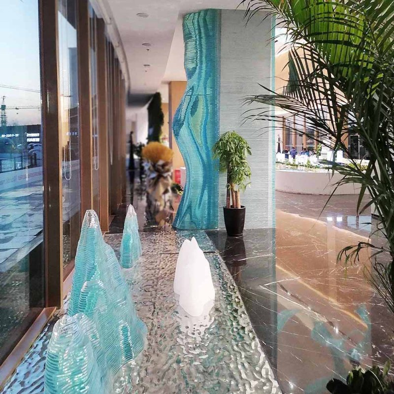 فن الزجاج شكل فريد من نوعه لتزيين الجدران والنحت الزجاجي