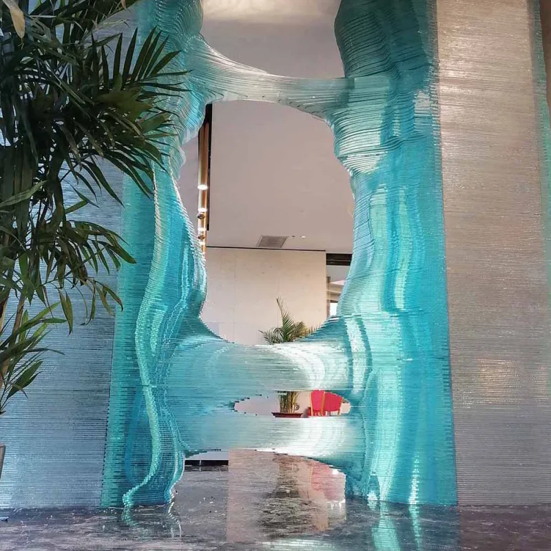 Incredibile scultura in vetro intagliato a mano