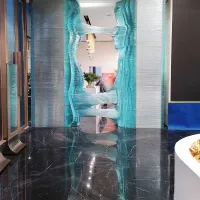 Incredibile scultura in vetro intagliato a mano