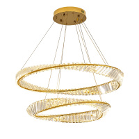 ثريا كريستال في غرفة المعيشة الفخمة