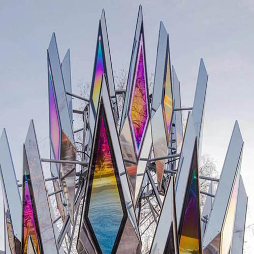 Analyse zur Anwendung öffentlicher Kunstdesigninstallationen in kommerziellen Einkaufszentren (1/3)