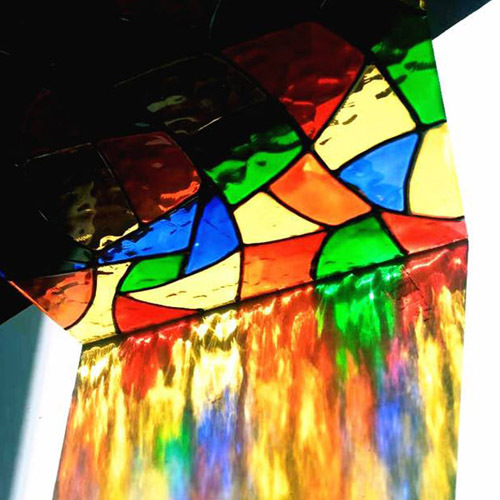 Bunte handgefertigte Glasbeleuchtung ist gerade in Mode