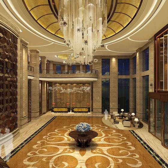 Kronleuchter in Hotellobbys sind oft größer. Weißt du, warum?