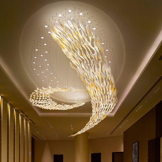 Was ist bei der Individualisierung von großen Hotel-Kristallleuchten zu beachten?