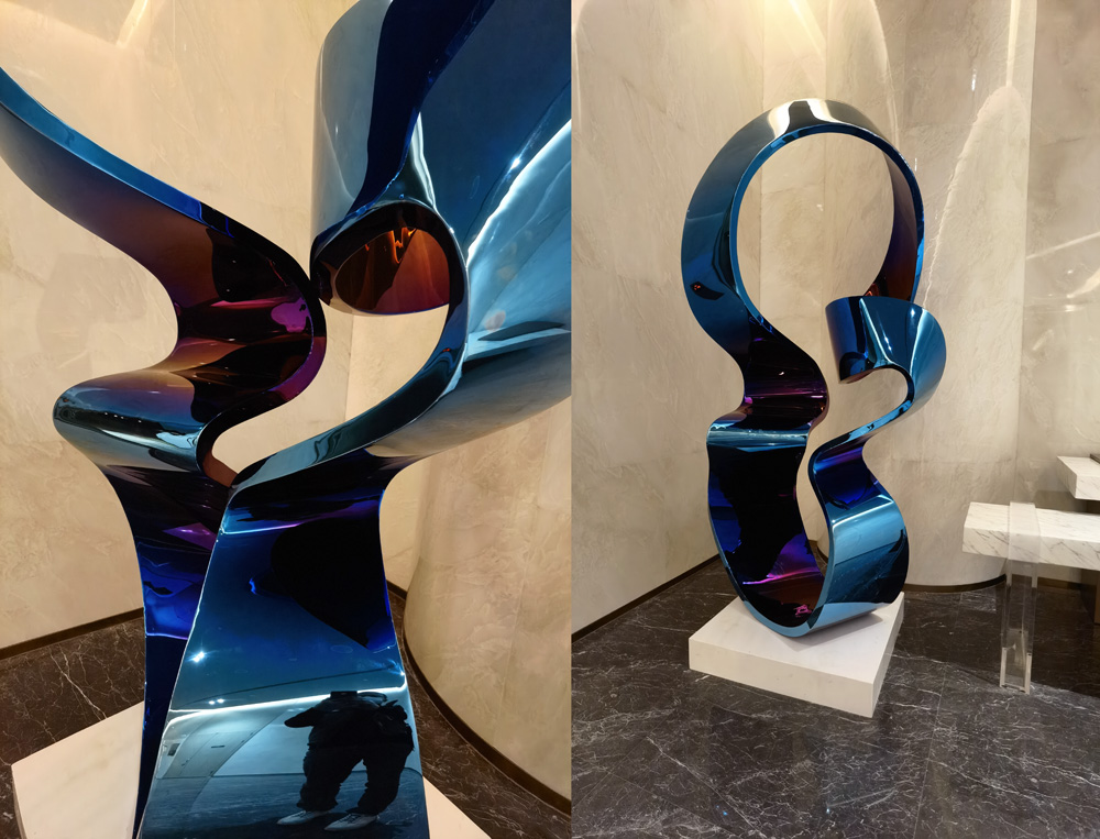 hotel lobby glass sculpture