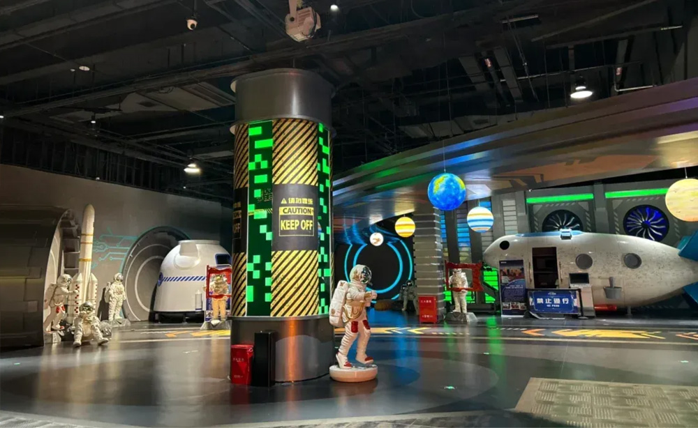 Custom robot sculptures Custom robot sculptures