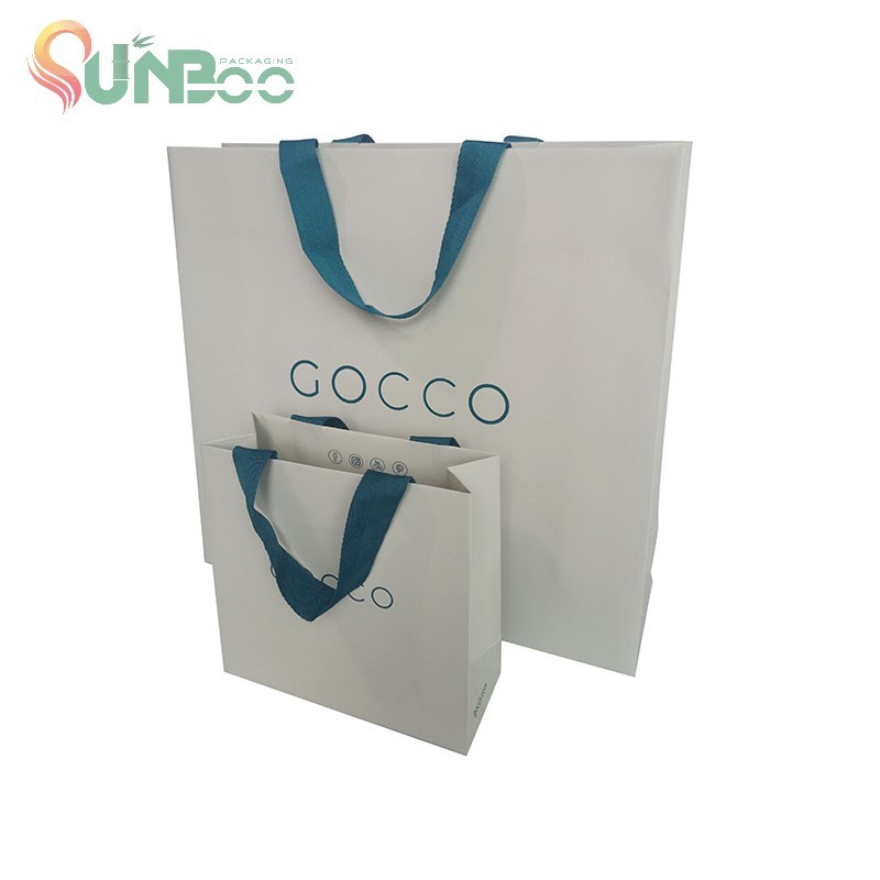 Sacs en papier cadeau de Noël gris de luxe avec poignées vert foncé