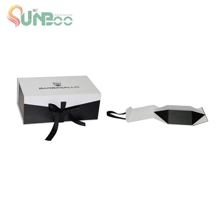 Boîte cadeau pliable blanche avec ruban noir