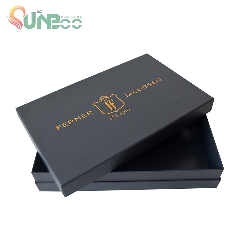 Boîtes rigides de luxe en papier kraft noir avec tampon à chaud doré