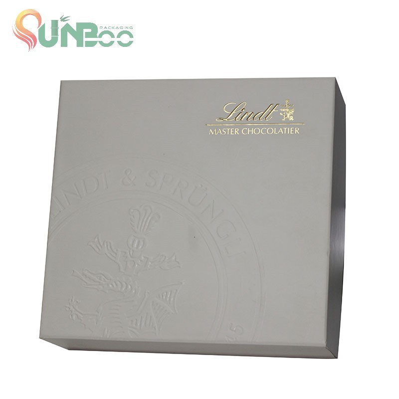 Boîtes rigides personnalisées de couleur grise avec gaufrage