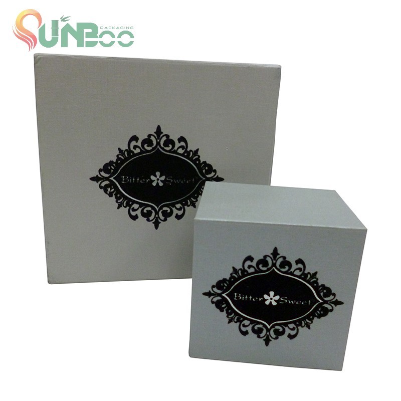 Petite boîte rigide pour l'emballage de bijoux avec flocage