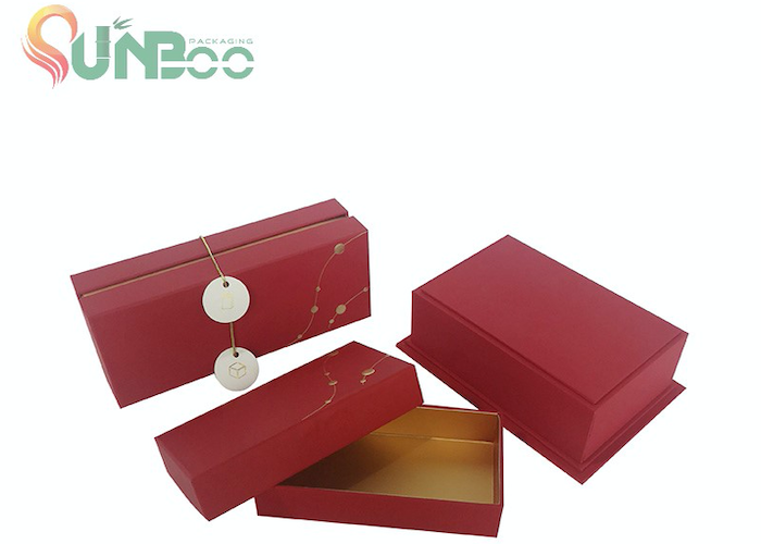 À quoi l'usine de boîtes-cadeaux doit-elle faire attention lors de la production de boîtes-cadeaux