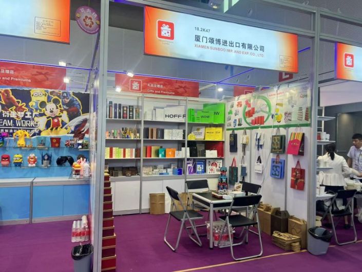 Успешно завершился второй этап упаковки солнцезащитных очков на 134-й Кантонской ярмарке.