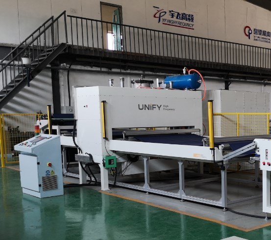 Máquina de soldadura de cama de agua de PVC de alta frecuencia