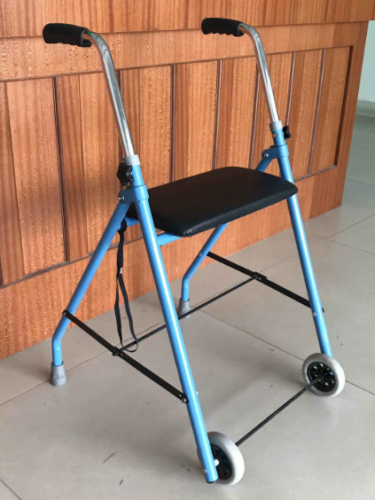 軽量2輪折りたたみ式歩行器（シート付き）