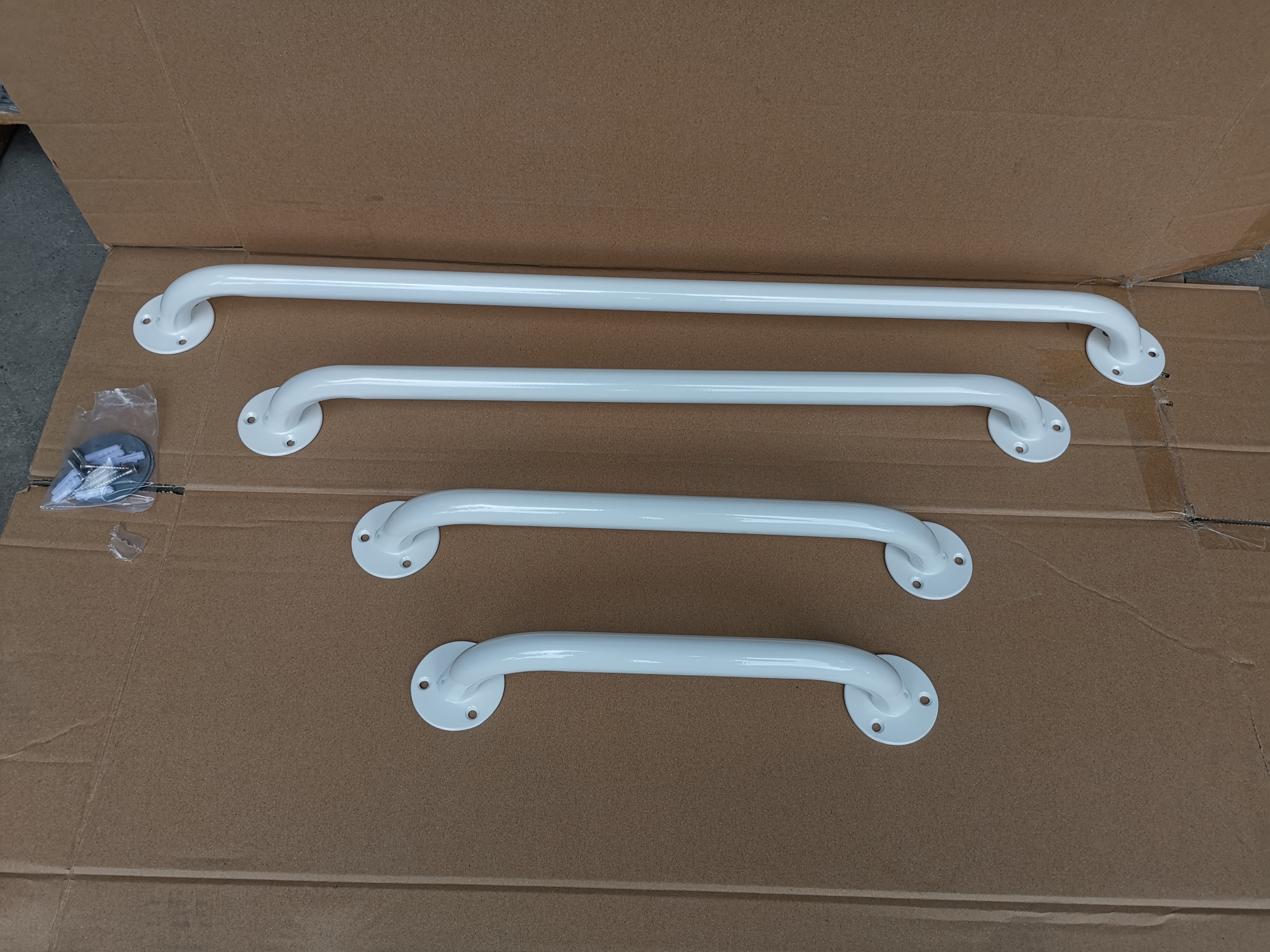 Haltegriff aus pulverbeschichtetem Stahl