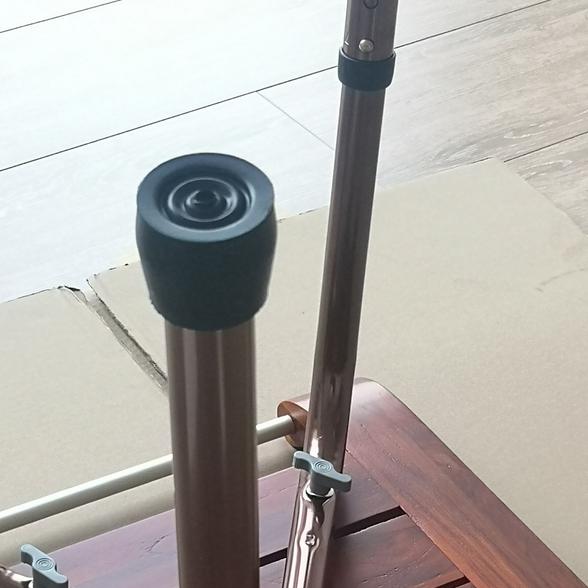 Douchestoel van teakhout met handvat