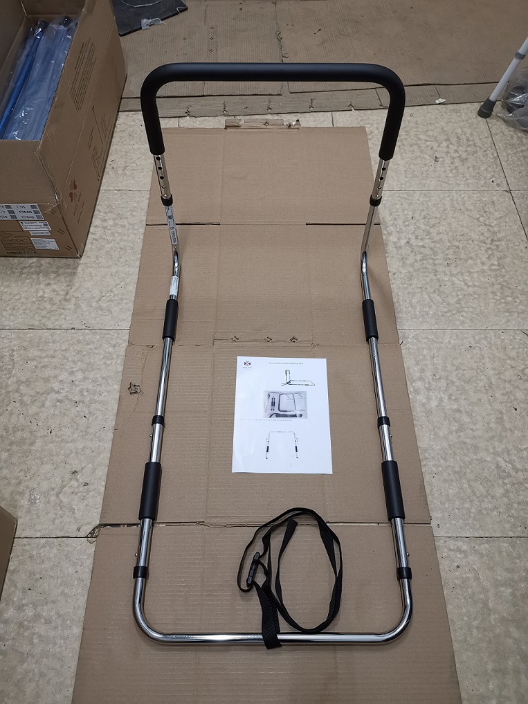 Maniglia di sostegno regolabile per il comodino