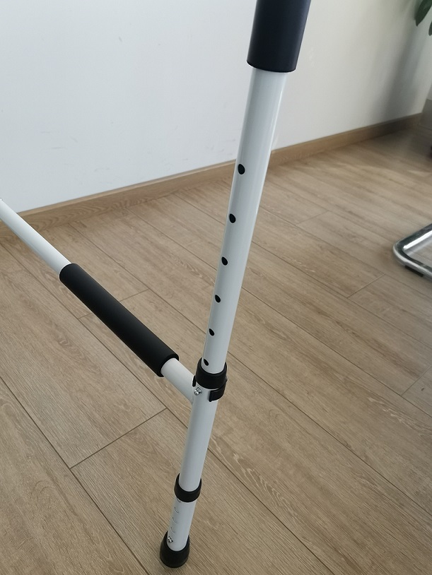 Maniglia di sicurezza e stabilità sul comodino