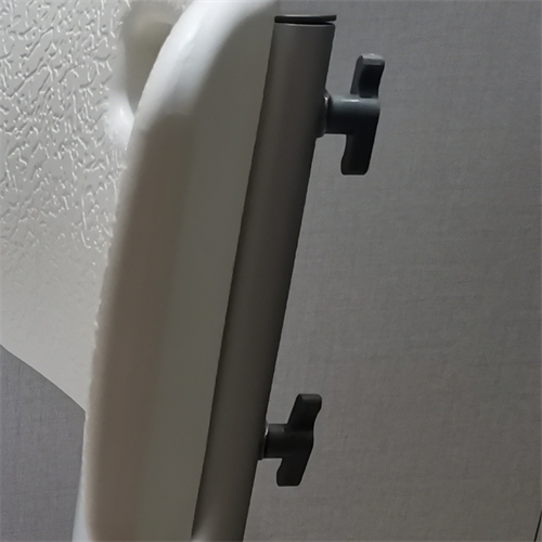 Sedia da doccia regolabile in altezza con schienale