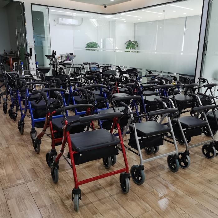 Rollators blijven een belangrijke rol spelen bij veilige en actieve mobiliteit thuis en buitenshuis.