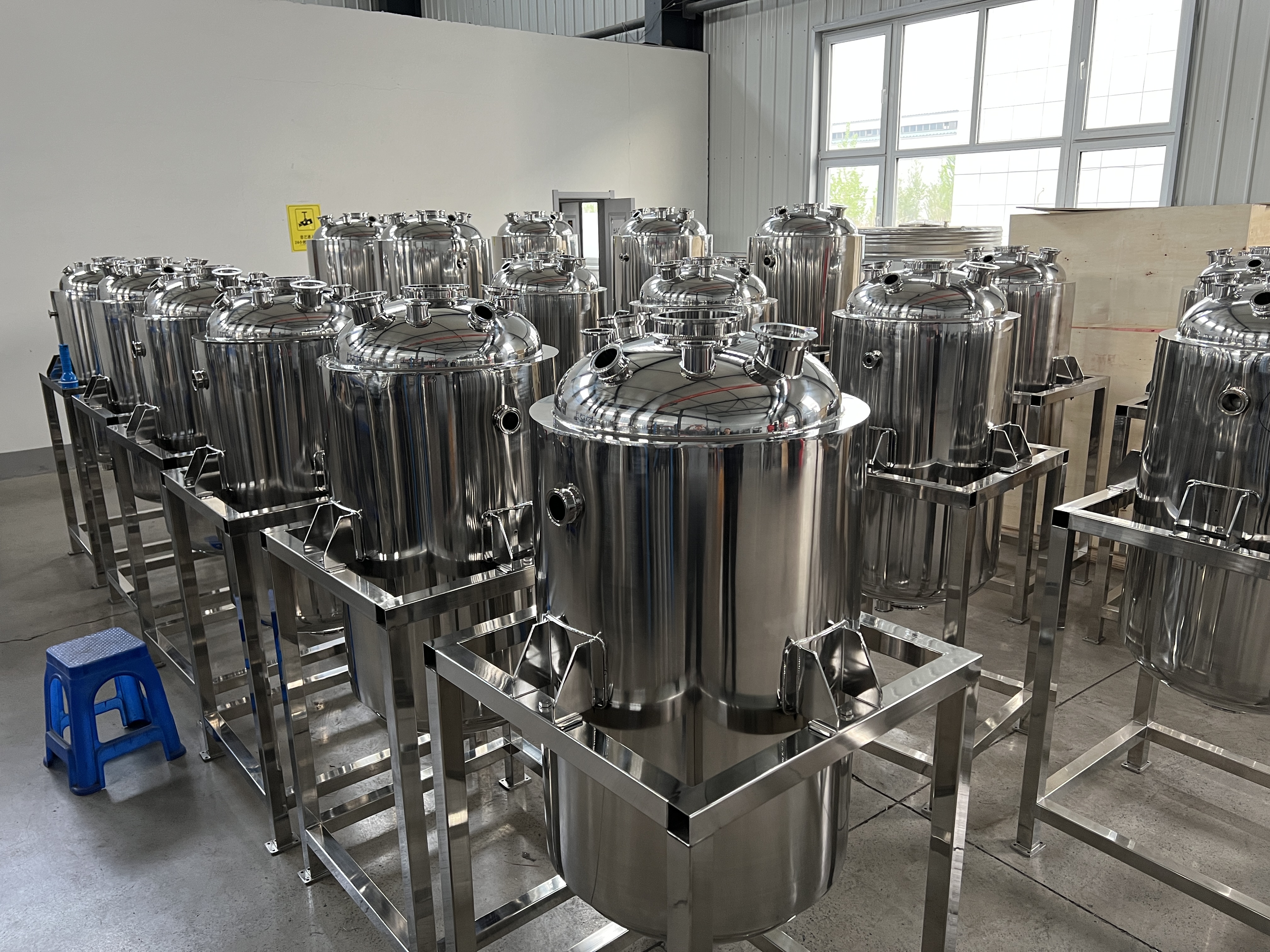 Stainless steel solvent tank