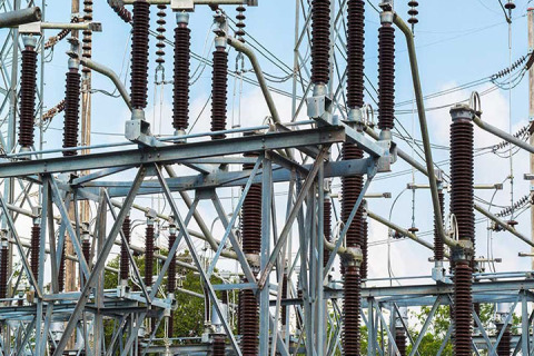 TIPOLOGIE DI ISOLATORI IN PORCELLANA NEI SISTEMI DI POTENZA