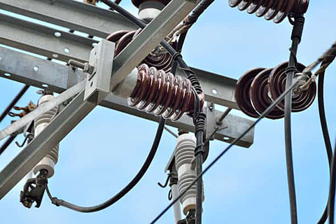 INTRODUZIONE DEGLI ISOLATORI IN CERAMICA